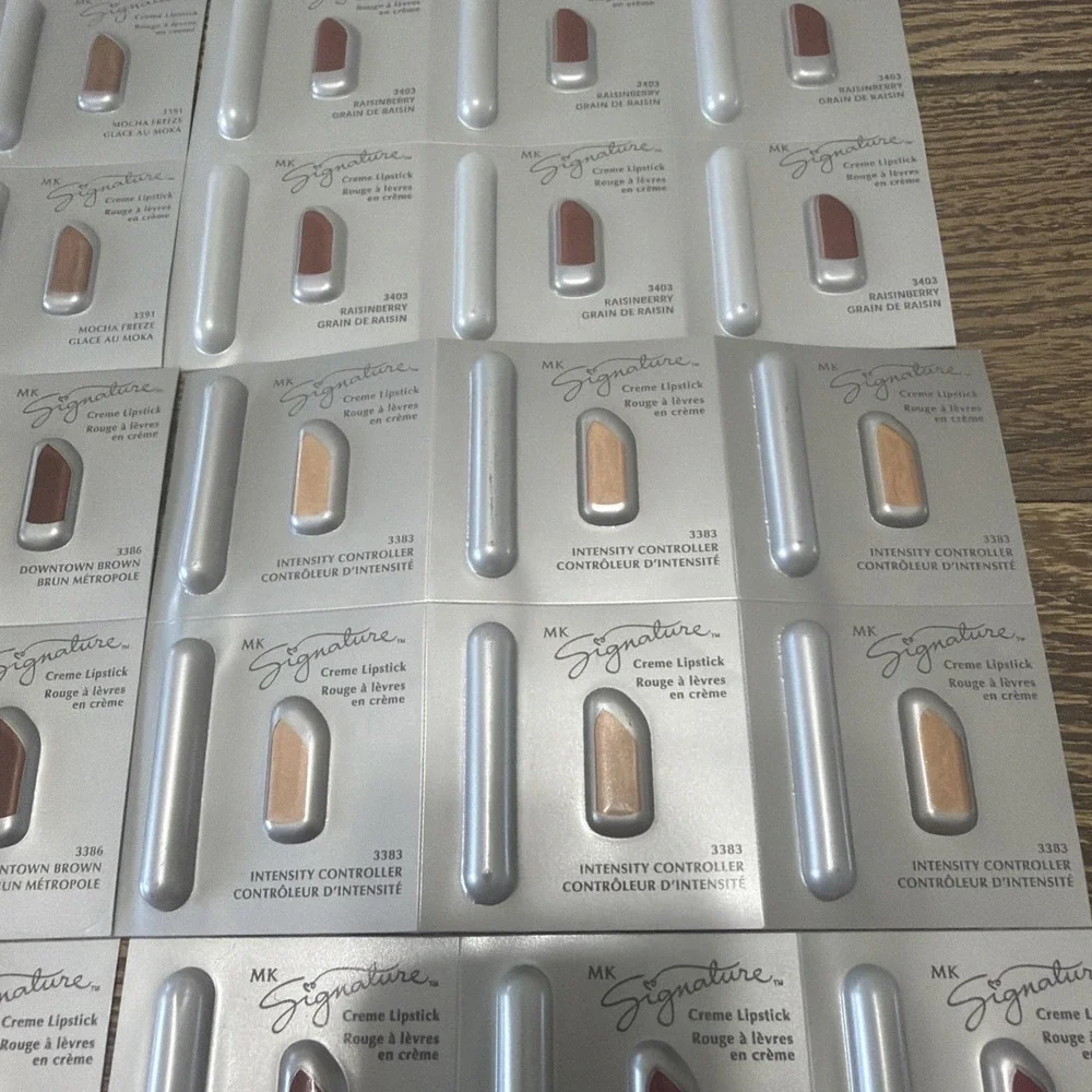 Mary Kay Signature 8 Sheets Creme Lipstick Samples w/Pouch - Discontinued Shades